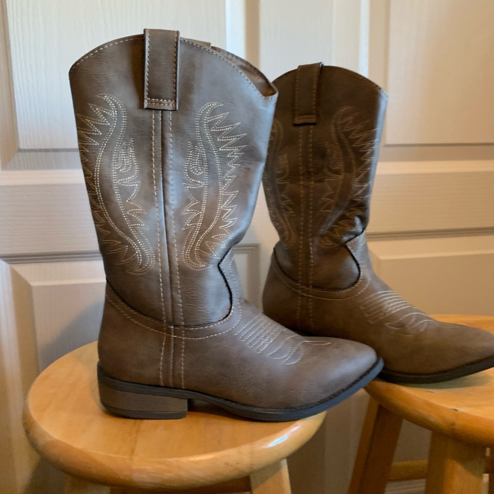 Ladies Tan Mid-Rise Cowboy Boots 7M